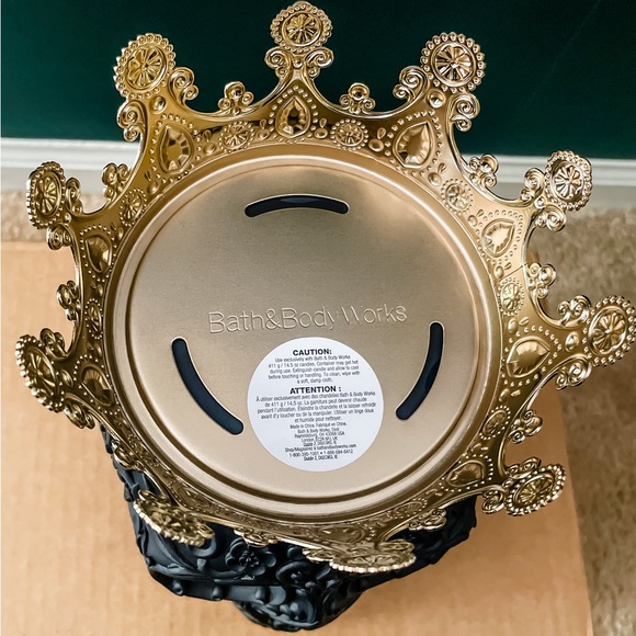 Bath and Body Works Filigree Skull 3 wick candle holder - Halloween 2023 - Picture 6 of 6